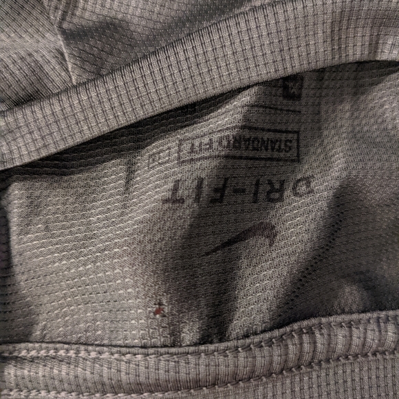 **flawed** NWT boys XL Nike long sleeved dri fit shirt - Picture 5 of 6